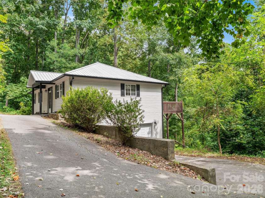57 mount royal Drive, Arden, NC 28704.  MLS# CAR4428524, YatesRealty ID 53180. 