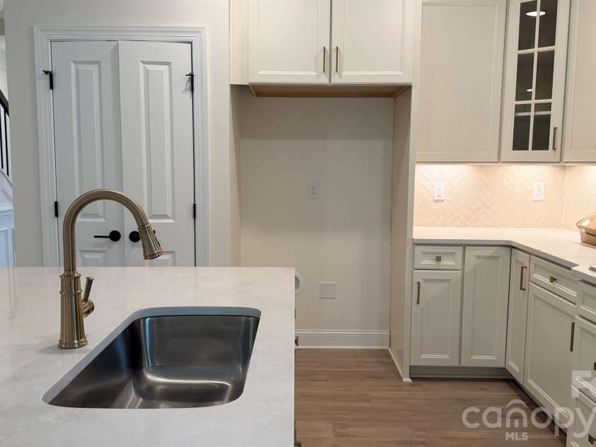 742 Clovis Street, Rock Hill, SC 29730.  MLS# CAR4415795, YatesRealty ID 53181. Kitchen