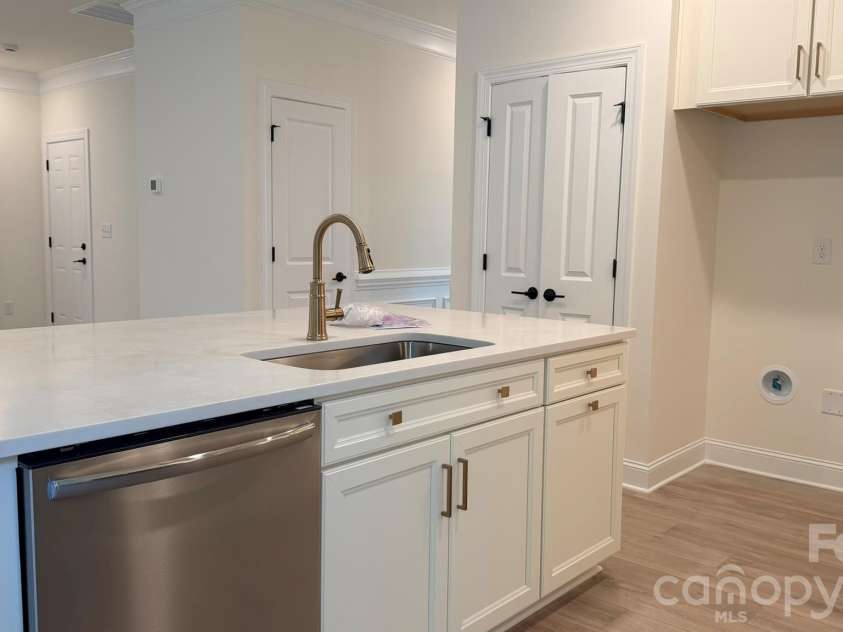742 Clovis Street, Rock Hill, SC 29730.  MLS# CAR4415795, YatesRealty ID 53181. Kitchen