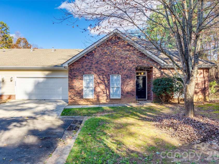 2023 Aragon Lane, Gastonia, NC 28056.  MLS# CAR4428761, YatesRealty ID 53182. 