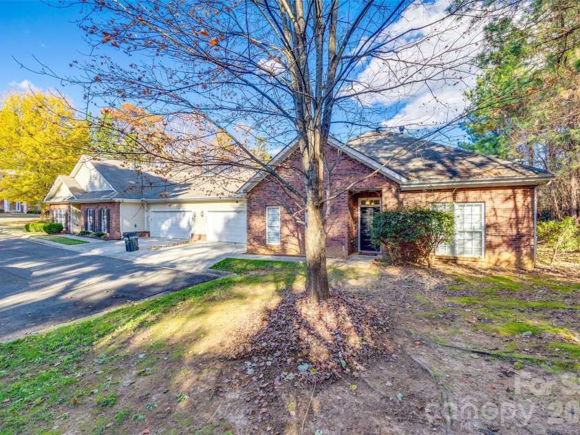 2023 Aragon Lane, Gastonia, NC 28056.  MLS# CAR4428761, YatesRealty ID 53182. 