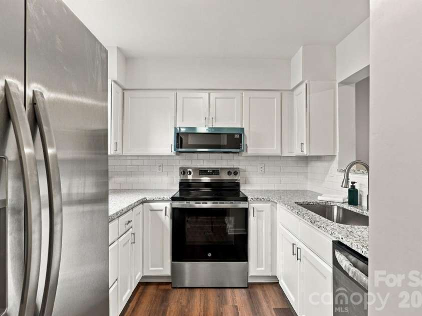 4210 Melrose Club Drive, Matthews, NC 28105.  MLS# CAR4428662, YatesRealty ID 53188. 