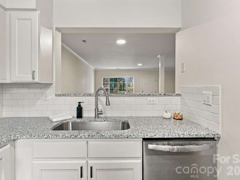 4210 Melrose Club Drive, Matthews, NC 28105.  MLS# CAR4428662, YatesRealty ID 53188. 