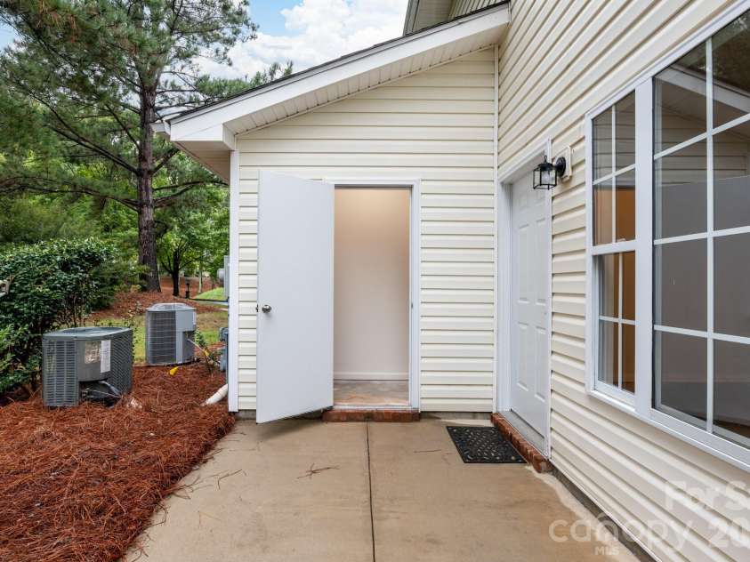 4210 Melrose Club Drive, Matthews, NC 28105.  MLS# CAR4428662, YatesRealty ID 53188. 