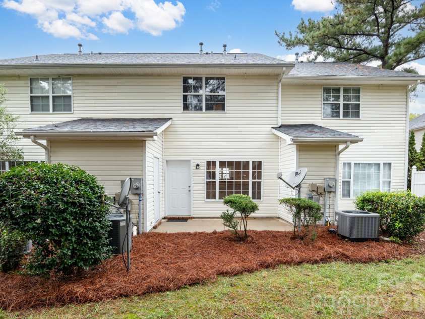 4210 Melrose Club Drive, Matthews, NC 28105.  MLS# CAR4428662, YatesRealty ID 53188. 