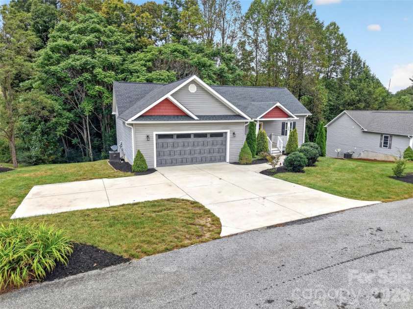 308 Beck Creek Circle, Flat Rock, NC 28731.  MLS# CAR4428562, YatesRealty ID 53189. 