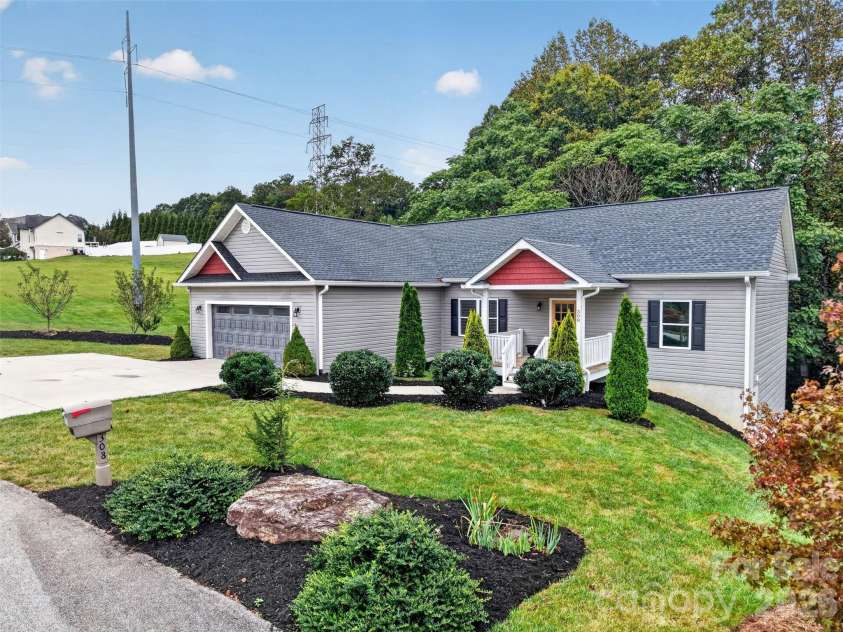 308 Beck Creek Circle, Flat Rock, NC 28731.  MLS# CAR4428562, YatesRealty ID 53189. 