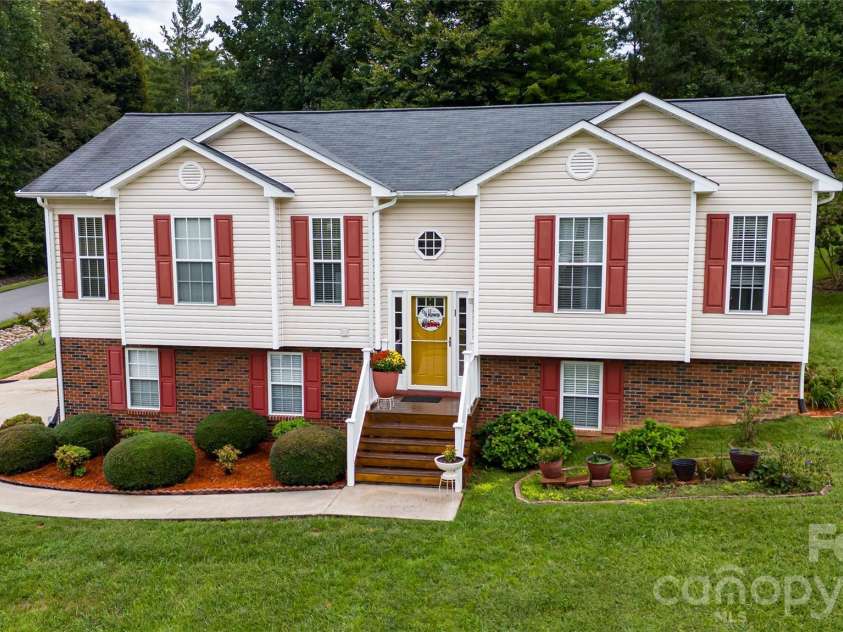 142 Doe Run, Morganton, NC 28655.  MLS# CAR4427236, YatesRealty ID 53194. 