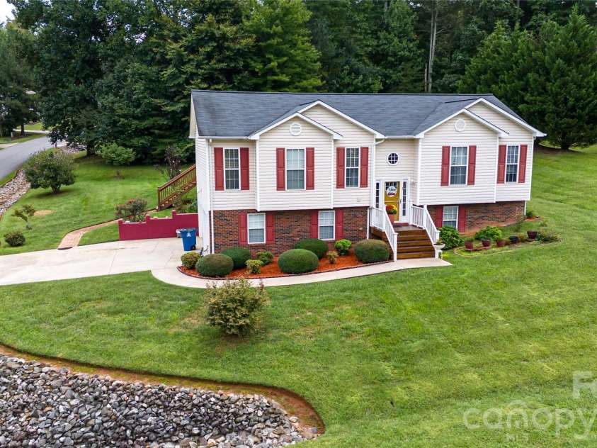 142 Doe Run, Morganton, NC 28655.  MLS# CAR4427236, YatesRealty ID 53194. 