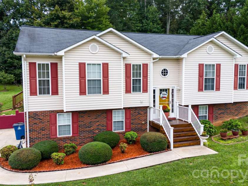 142 Doe Run, Morganton, NC 28655.  MLS# CAR4427236, YatesRealty ID 53194. 