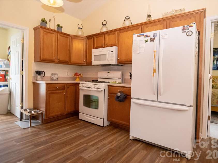 142 Doe Run, Morganton, NC 28655.  MLS# CAR4427236, YatesRealty ID 53194. 