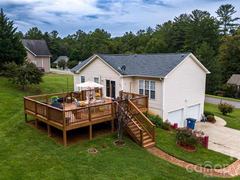 142 Doe Run, Morganton, NC 28655.  MLS# CAR4427236, YatesRealty ID 53194. 