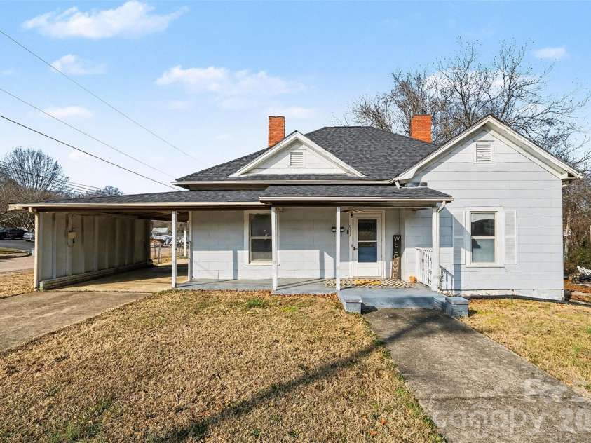 911 Walnut Street, Kannapolis, NC 28081.  MLS# CAR4428762, YatesRealty ID 53195. 