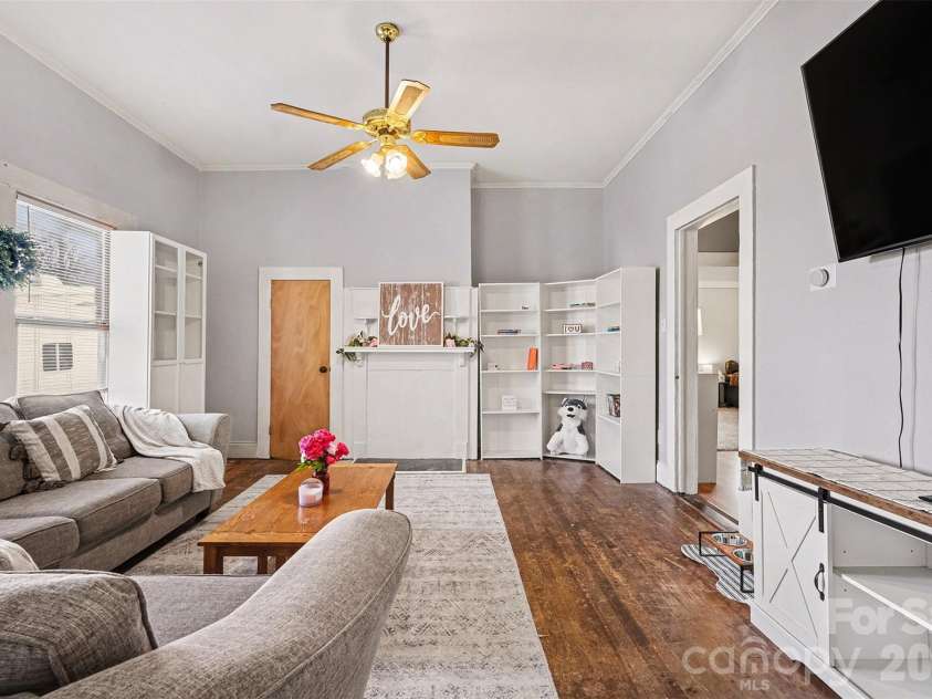 911 Walnut Street, Kannapolis, NC 28081.  MLS# CAR4428762, YatesRealty ID 53195. 