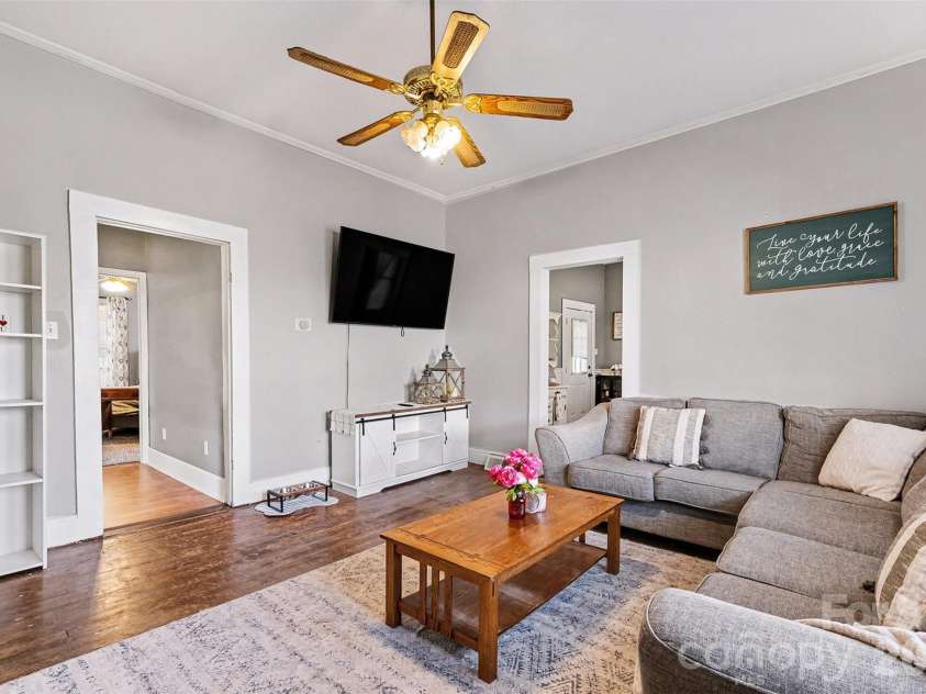 911 Walnut Street, Kannapolis, NC 28081.  MLS# CAR4428762, YatesRealty ID 53195. 
