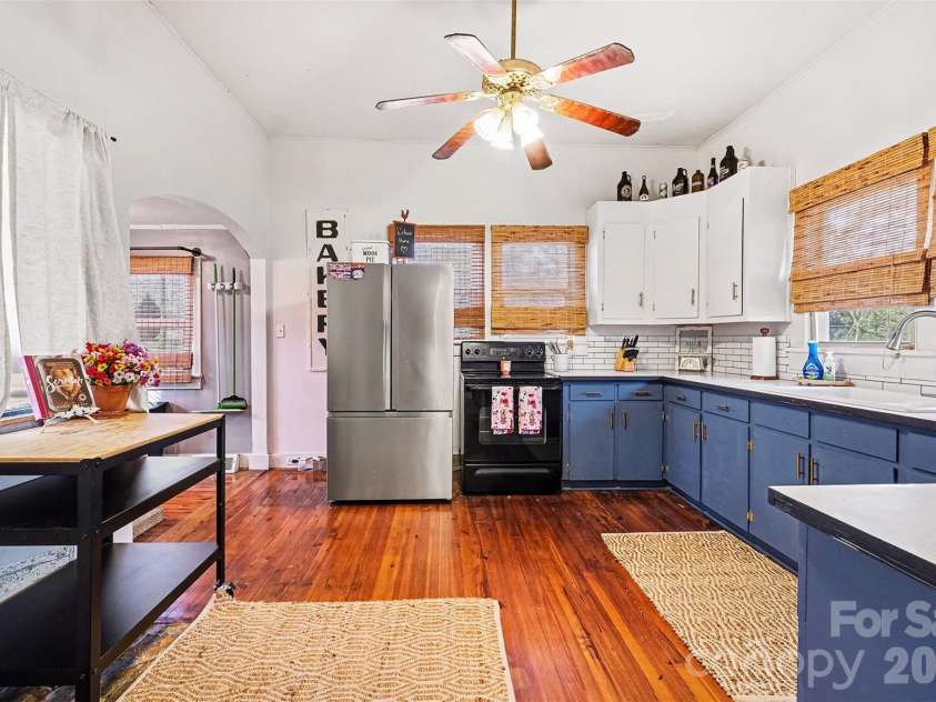 911 Walnut Street, Kannapolis, NC 28081.  MLS# CAR4428762, YatesRealty ID 53195. 