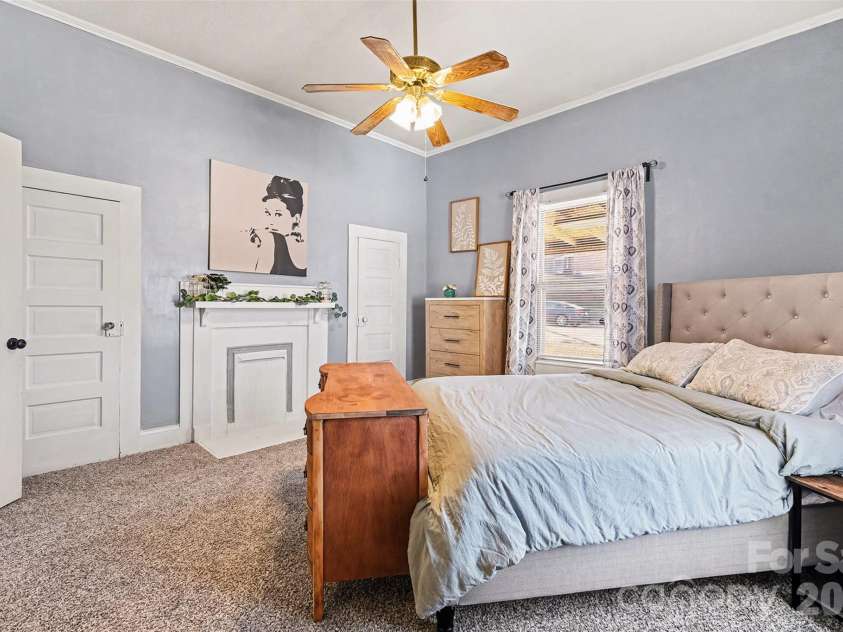 911 Walnut Street, Kannapolis, NC 28081.  MLS# CAR4428762, YatesRealty ID 53195. 