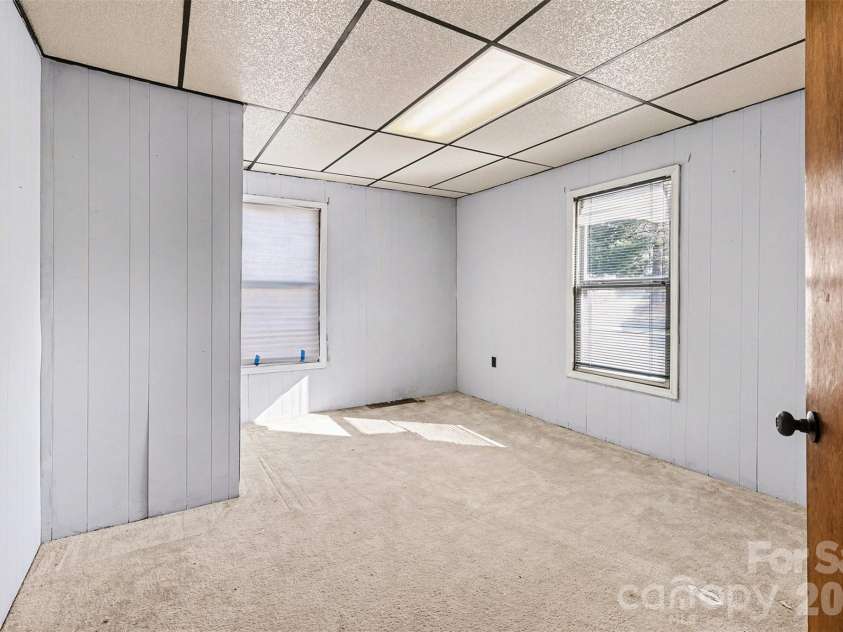 911 Walnut Street, Kannapolis, NC 28081.  MLS# CAR4428762, YatesRealty ID 53195. 