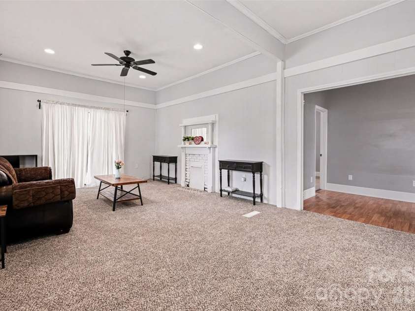 911 Walnut Street, Kannapolis, NC 28081.  MLS# CAR4428762, YatesRealty ID 53195. 
