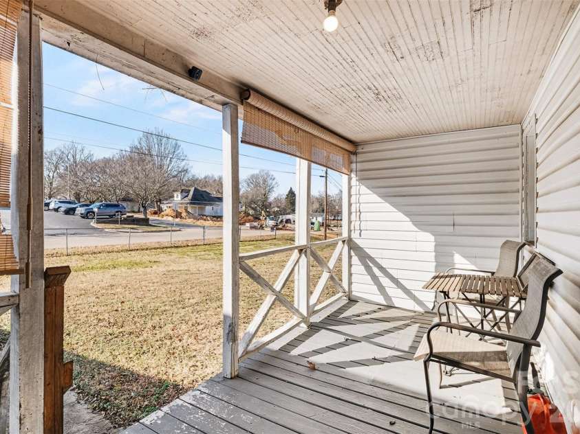 911 Walnut Street, Kannapolis, NC 28081.  MLS# CAR4428762, YatesRealty ID 53195. 