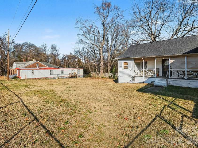 911 Walnut Street, Kannapolis, NC 28081.  MLS# CAR4428762, YatesRealty ID 53195. 