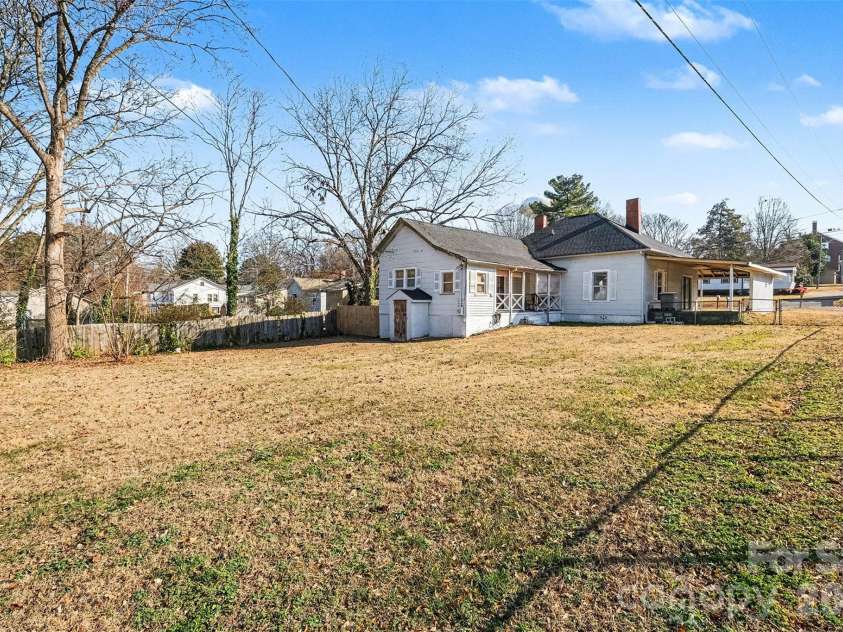 911 Walnut Street, Kannapolis, NC 28081.  MLS# CAR4428762, YatesRealty ID 53195. 