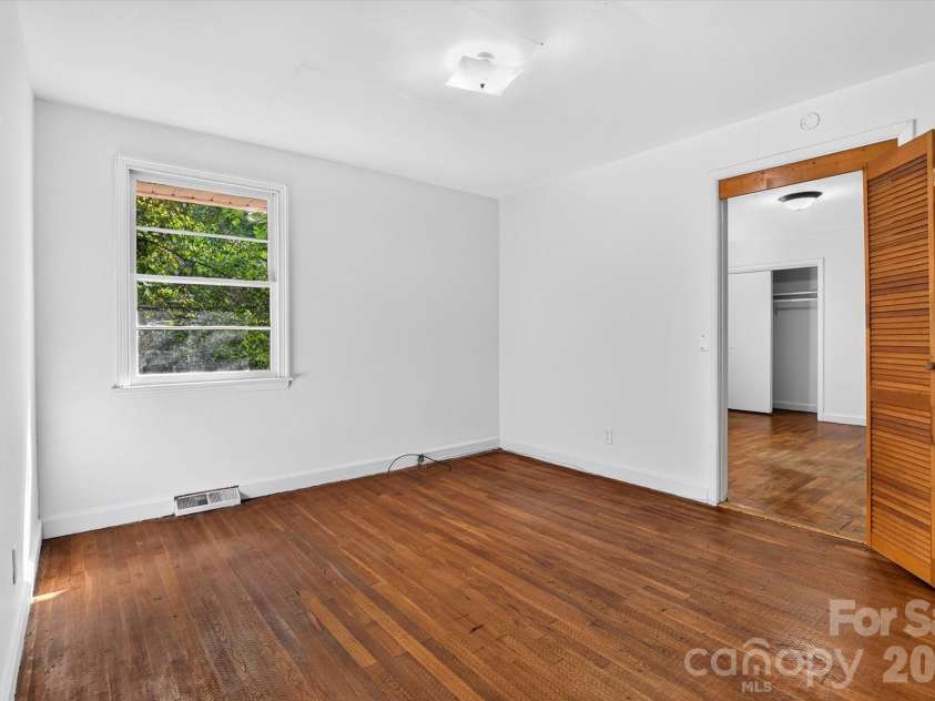 3353 Eastwood Drive, Charlotte, NC 28205.  MLS# CAR4426593, YatesRealty ID 53199. 
