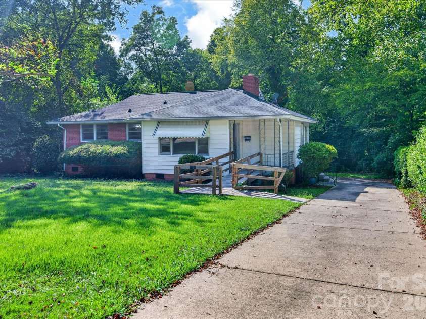3353 Eastwood Drive, Charlotte, NC 28205.  MLS# CAR4426593, YatesRealty ID 53199. 