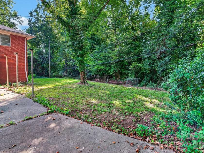 3353 Eastwood Drive, Charlotte, NC 28205.  MLS# CAR4426593, YatesRealty ID 53199. 