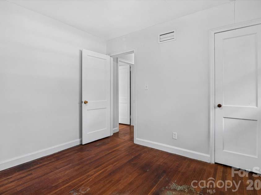 3353 Eastwood Drive, Charlotte, NC 28205.  MLS# CAR4426593, YatesRealty ID 53199. 