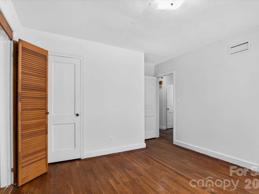 3353 Eastwood Drive, Charlotte, NC 28205.  MLS# CAR4426593, YatesRealty ID 53199. 