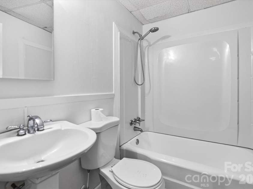 3353 Eastwood Drive, Charlotte, NC 28205.  MLS# CAR4426593, YatesRealty ID 53199. 