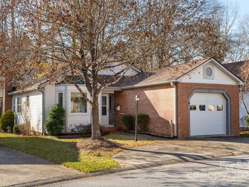 308 Somerton Court, Hendersonville, NC 28791.  MLS# CAR4208333, YatesRealty ID 532. 