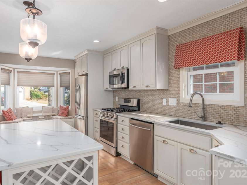 308 Somerton Court, Hendersonville, NC 28791.  MLS# CAR4321926, YatesRealty ID 532. All appliances remain