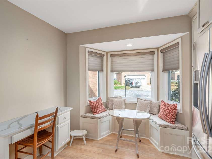 308 Somerton Court, Hendersonville, NC 28791.  MLS# CAR4321926, YatesRealty ID 532. Even room for a desk