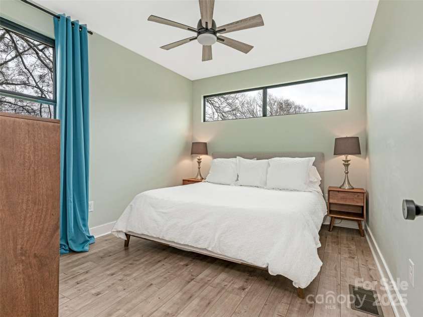 1921 Union Street, Charlotte, NC 28205.  MLS# CAR4222897, YatesRealty ID 5320. Apartment : bedroom