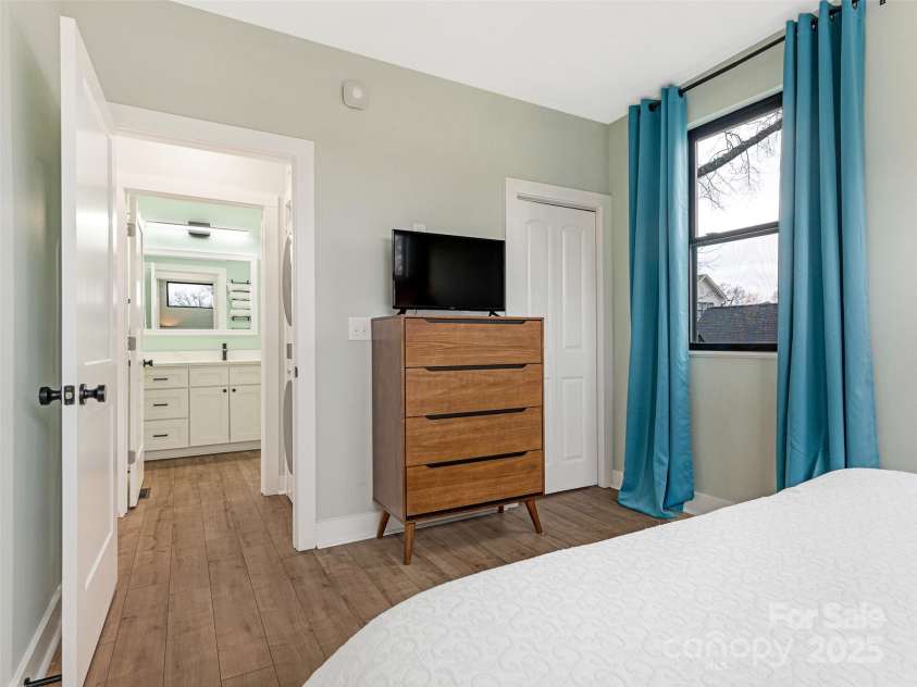1921 Union Street, Charlotte, NC 28205.  MLS# CAR4222897, YatesRealty ID 5320. Apartment : bedroom