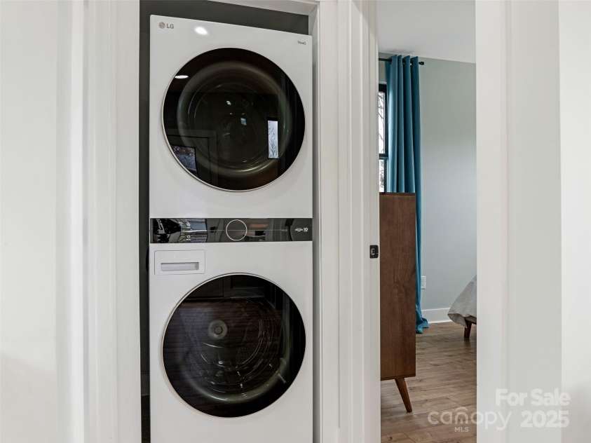 1921 Union Street, Charlotte, NC 28205.  MLS# CAR4222897, YatesRealty ID 5320. Apartment : Washer Dryer