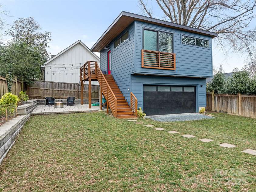 1921 Union Street, Charlotte, NC 28205.  MLS# CAR4222897, YatesRealty ID 5320. Newly built 2 car garage with apartment above