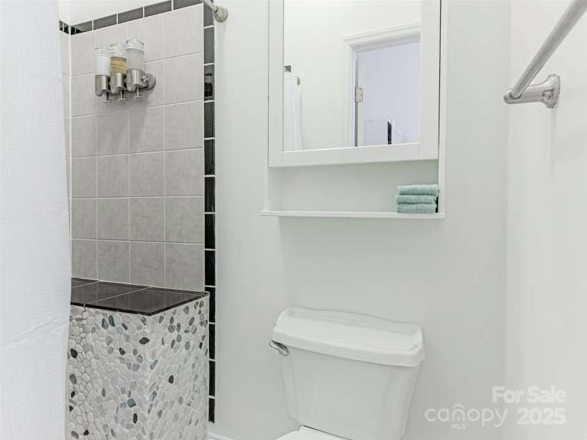 1921 Union Street, Charlotte, NC 28205.  MLS# CAR4222897, YatesRealty ID 5320. Second Full Bathroom