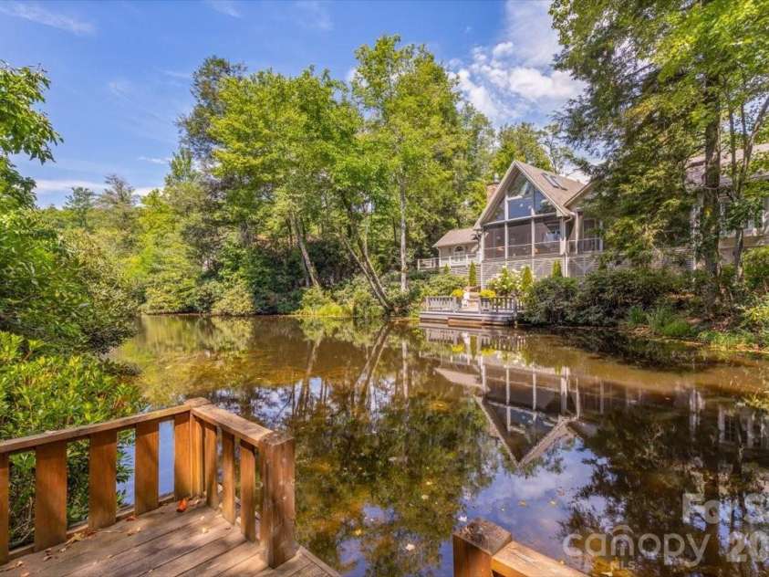 21 Crescent Trail, Highlands, NC 28741.  MLS# CAR4428345, YatesRealty ID 53202. 