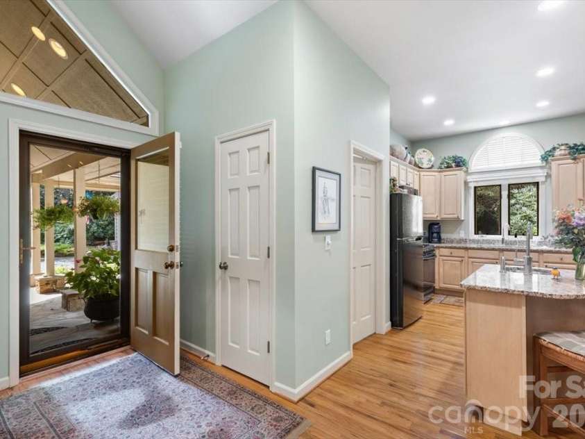 21 Crescent Trail, Highlands, NC 28741.  MLS# CAR4428345, YatesRealty ID 53202. 