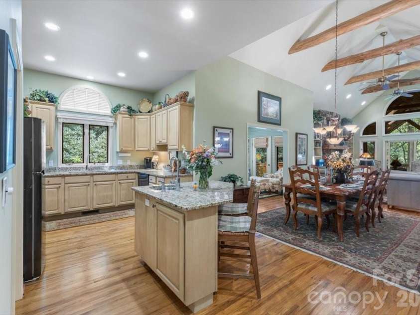 21 Crescent Trail, Highlands, NC 28741.  MLS# CAR4428345, YatesRealty ID 53202. 