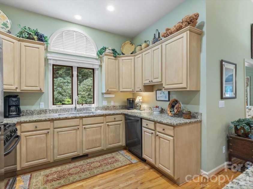 21 Crescent Trail, Highlands, NC 28741.  MLS# CAR4428345, YatesRealty ID 53202. 
