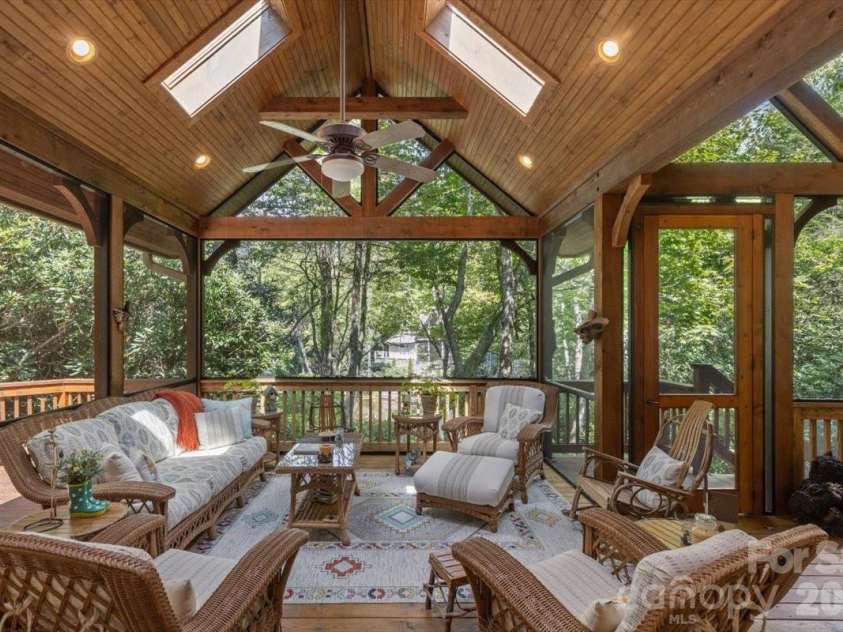 21 Crescent Trail, Highlands, NC 28741.  MLS# CAR4428345, YatesRealty ID 53202. 