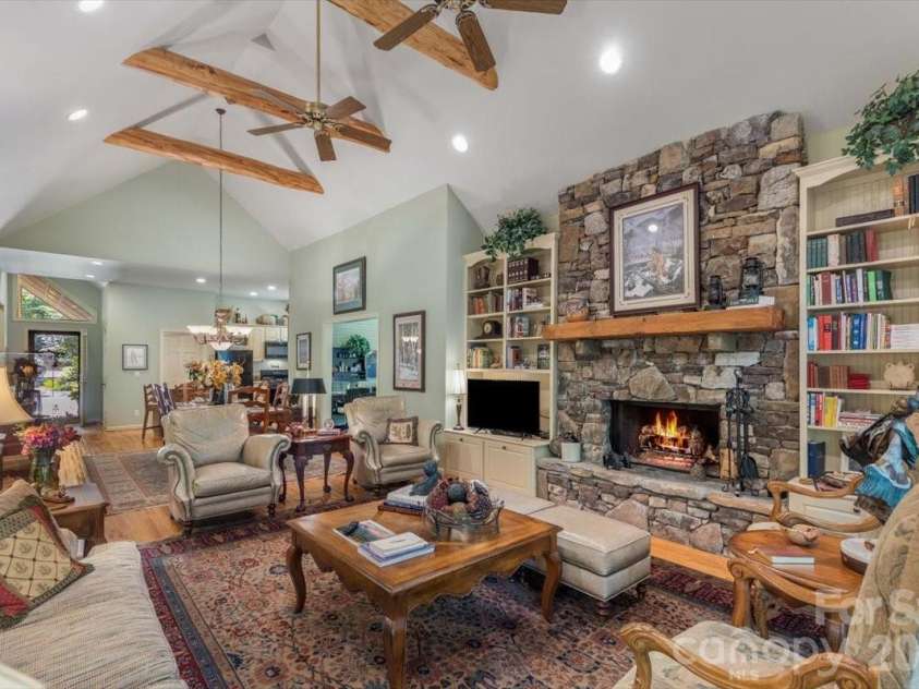 21 Crescent Trail, Highlands, NC 28741.  MLS# CAR4428345, YatesRealty ID 53202. 