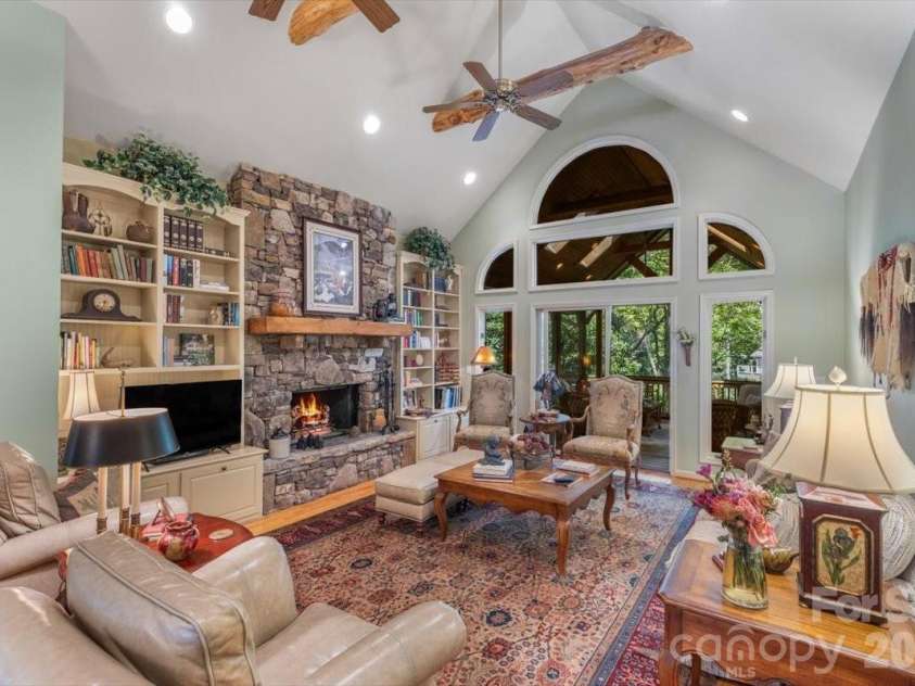 21 Crescent Trail, Highlands, NC 28741.  MLS# CAR4428345, YatesRealty ID 53202. 