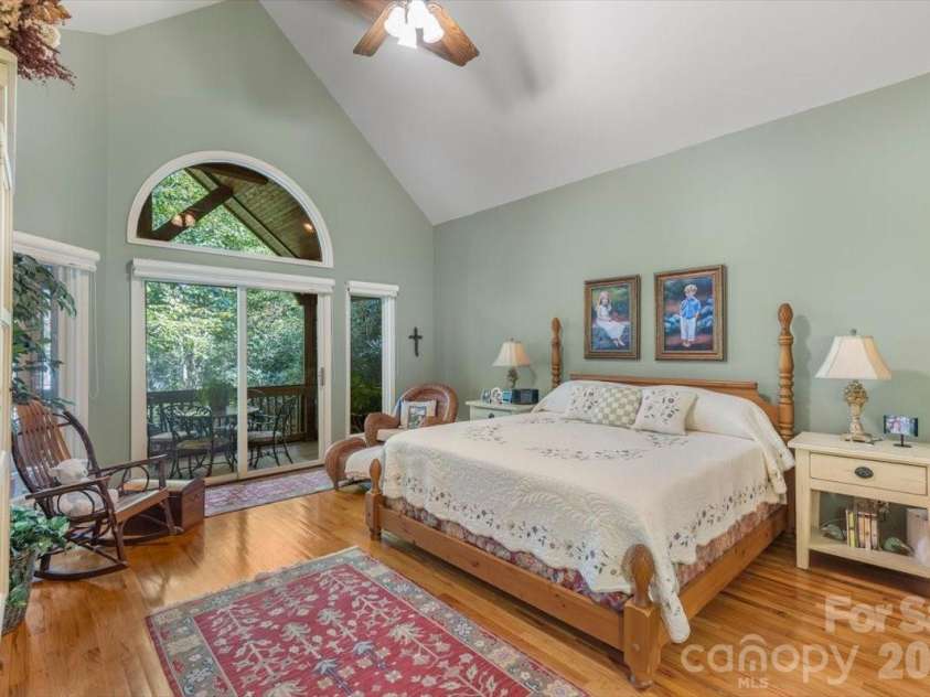 21 Crescent Trail, Highlands, NC 28741.  MLS# CAR4428345, YatesRealty ID 53202. 