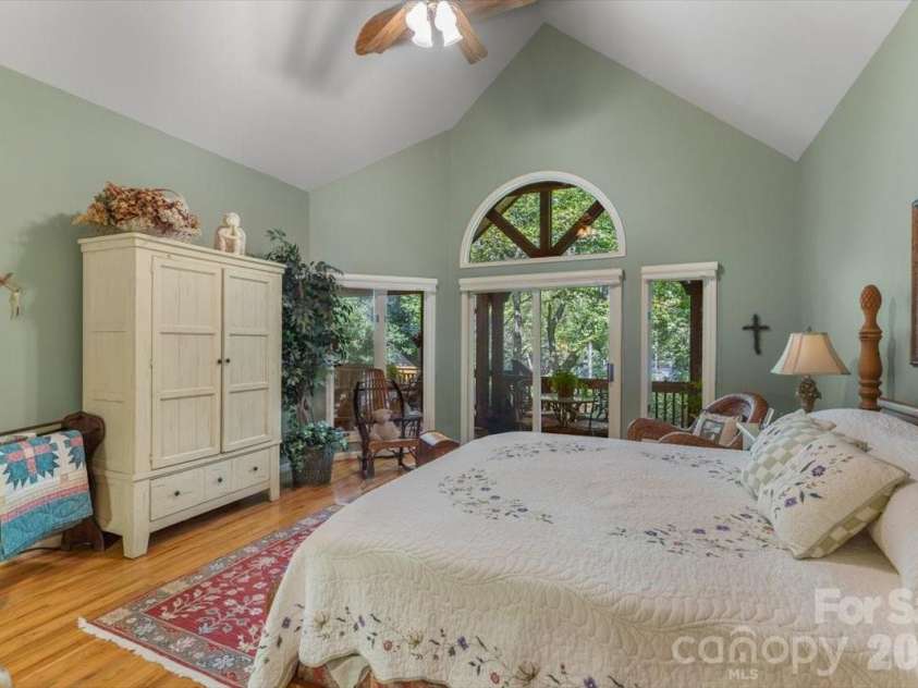 21 Crescent Trail, Highlands, NC 28741.  MLS# CAR4428345, YatesRealty ID 53202. 