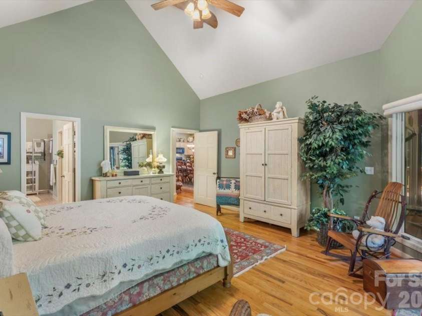 21 Crescent Trail, Highlands, NC 28741.  MLS# CAR4428345, YatesRealty ID 53202. 